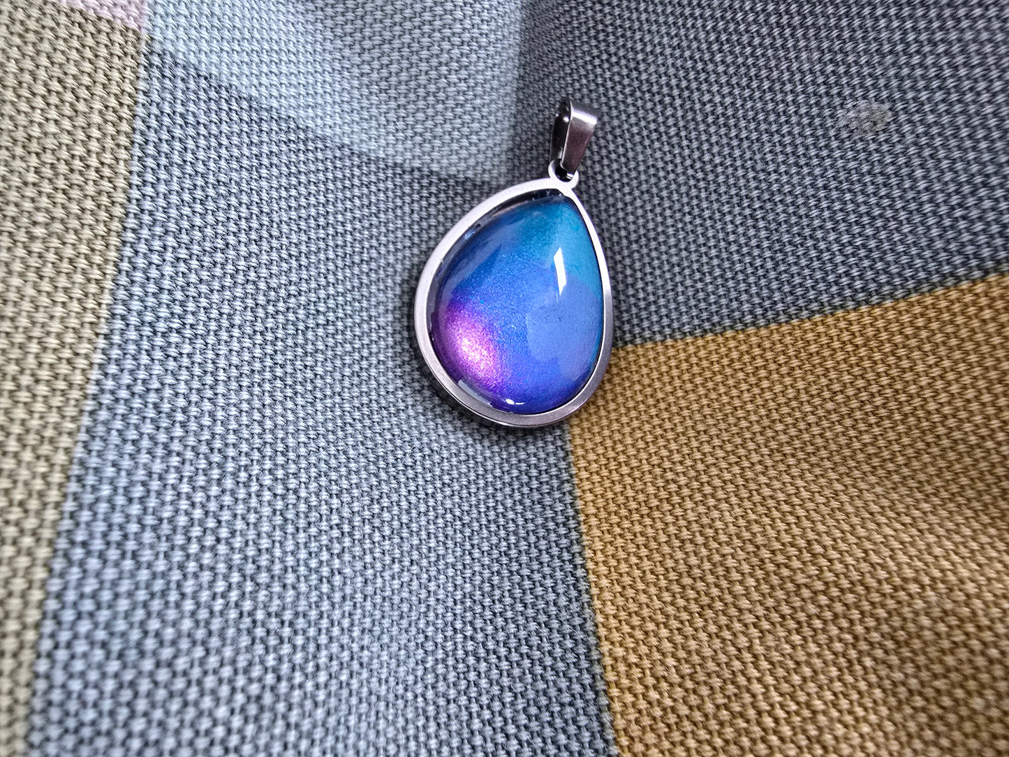 Unikat Acryl Anhänger Halskette Cabochon 21 x 18 mm