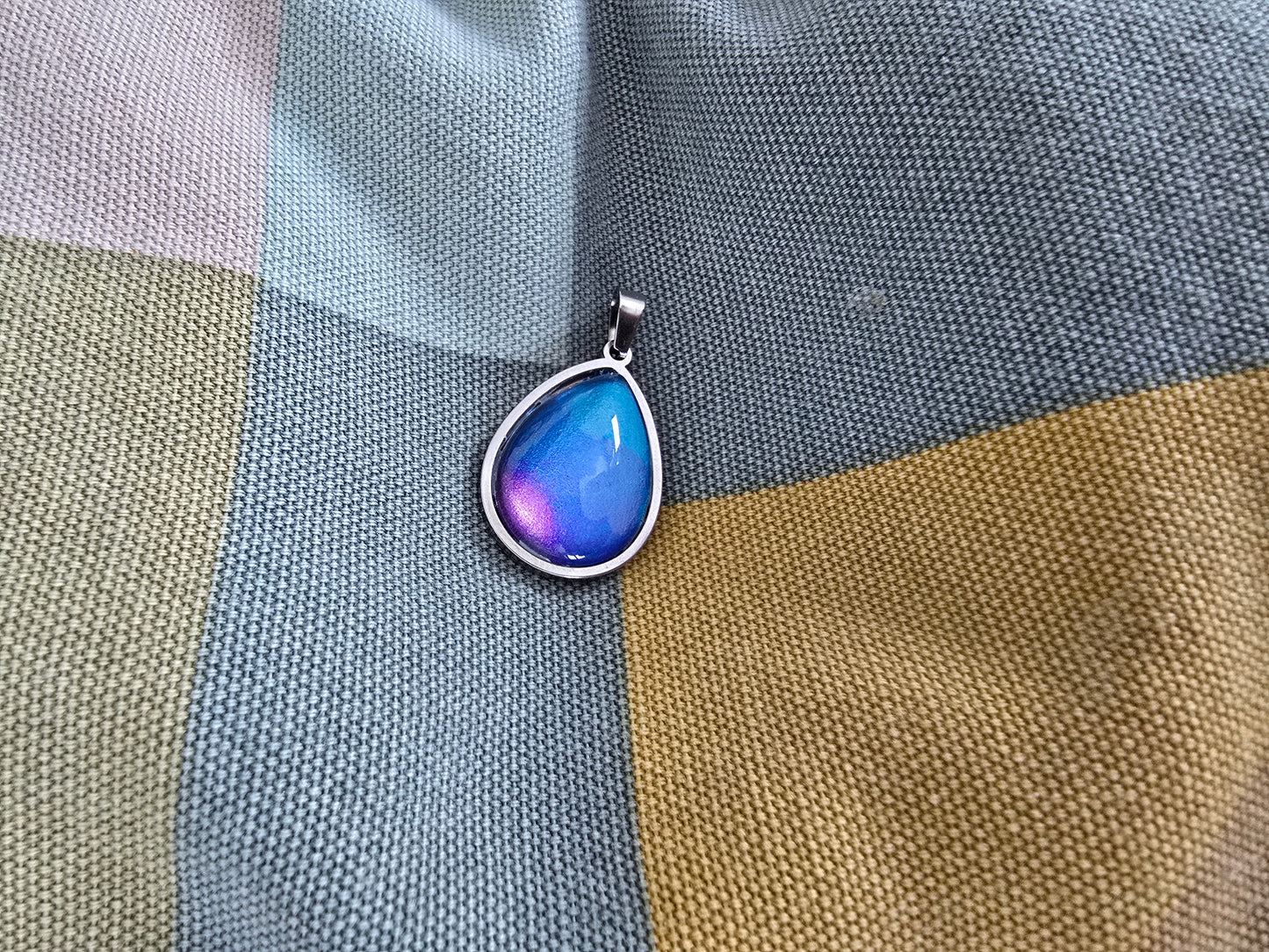 Unikat Acryl Anhänger Halskette Cabochon 21 x 18 mm