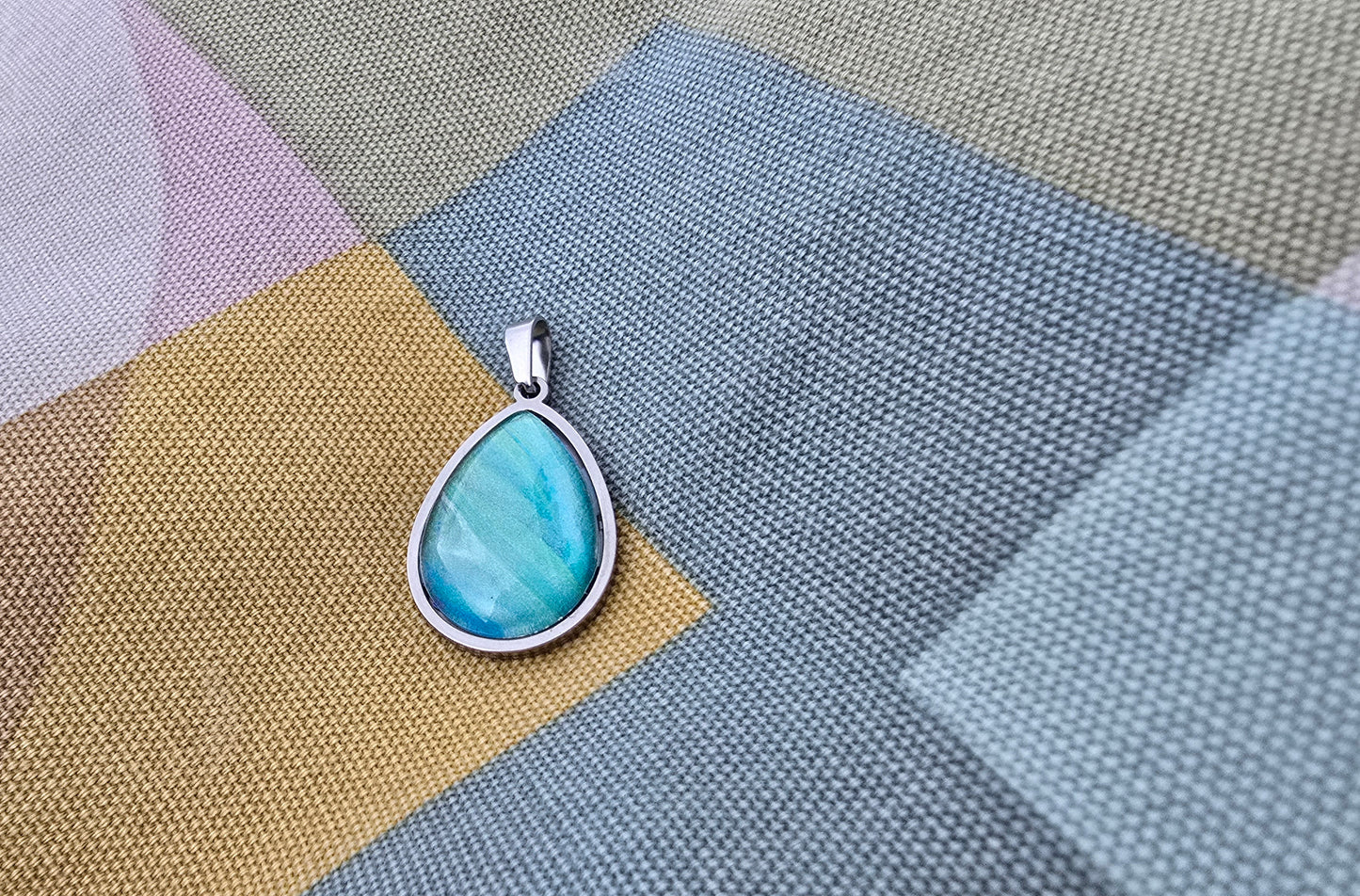 Unikat Acryl Anhänger Halskette Cabochon 21 x 18 mm