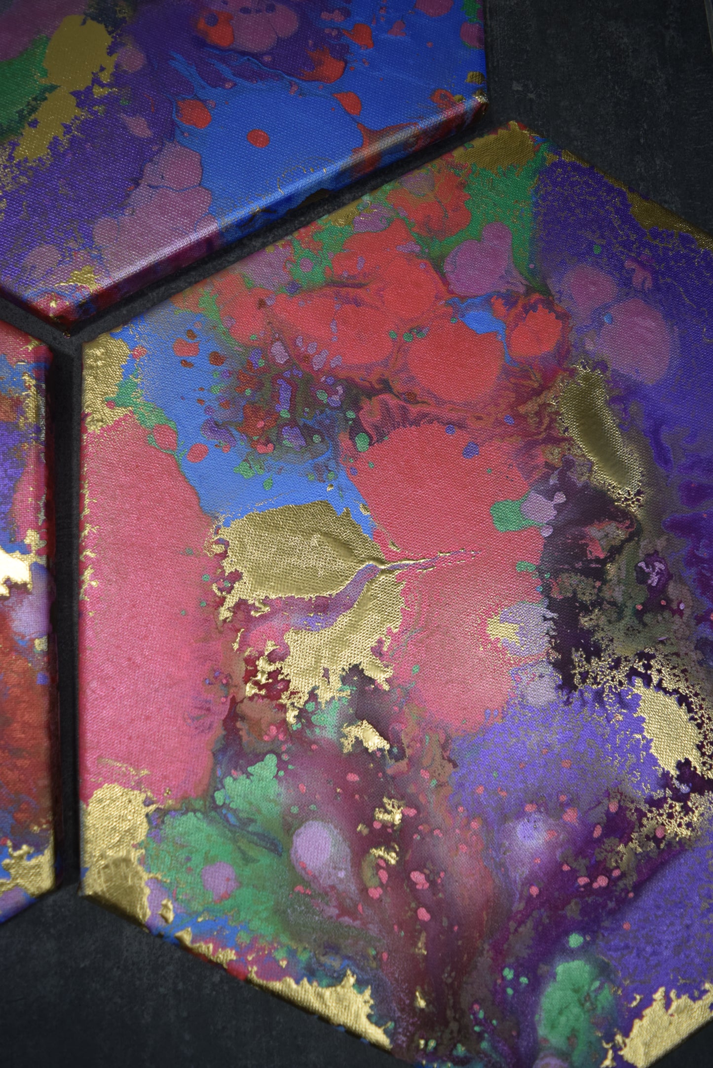 Leinwand Wandbild Acryl Arcylpouring Aryclleinwand mit Gold Highlights "six-colored"