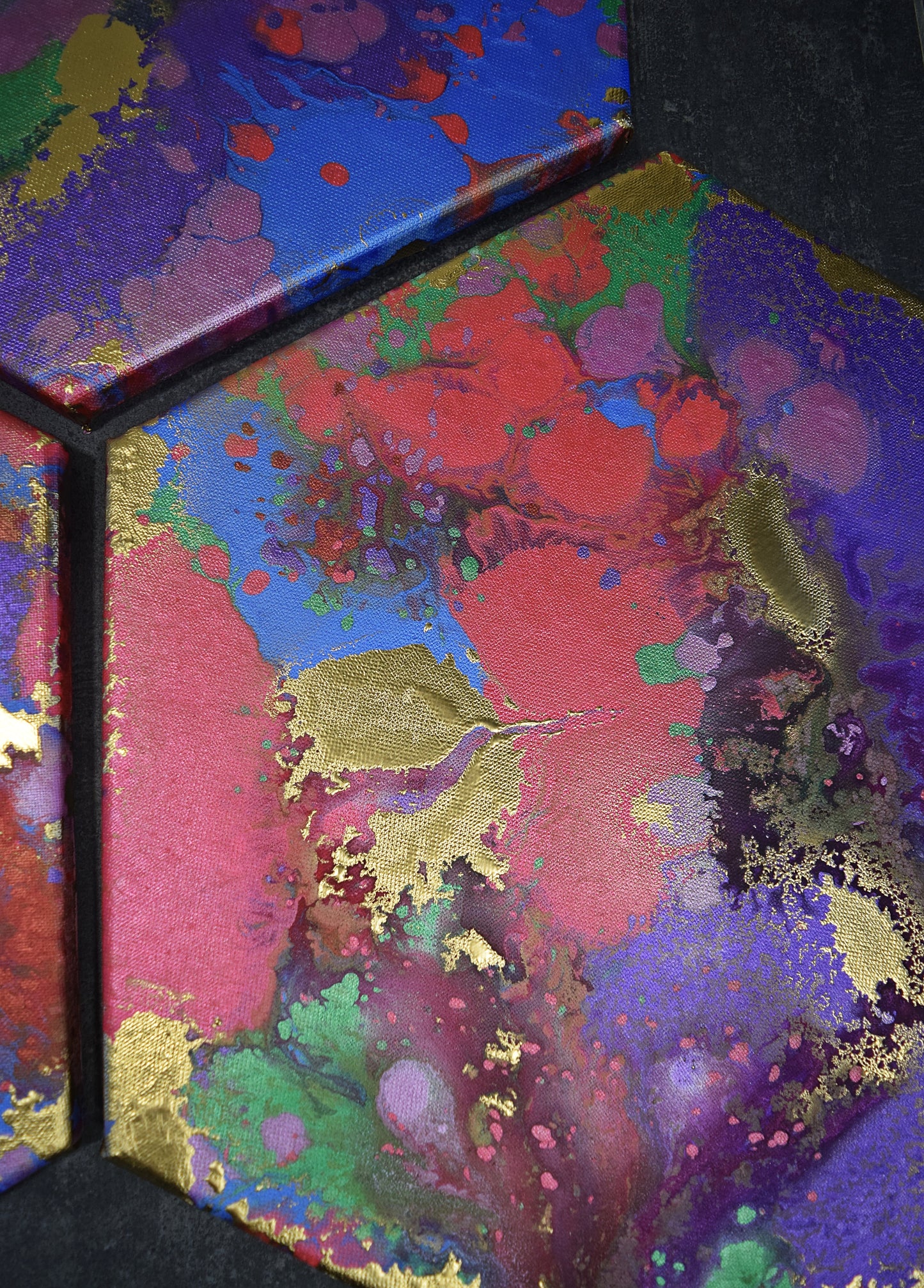 Leinwand Wandbild Acryl Arcylpouring Aryclleinwand mit Gold Highlights "six-colored"