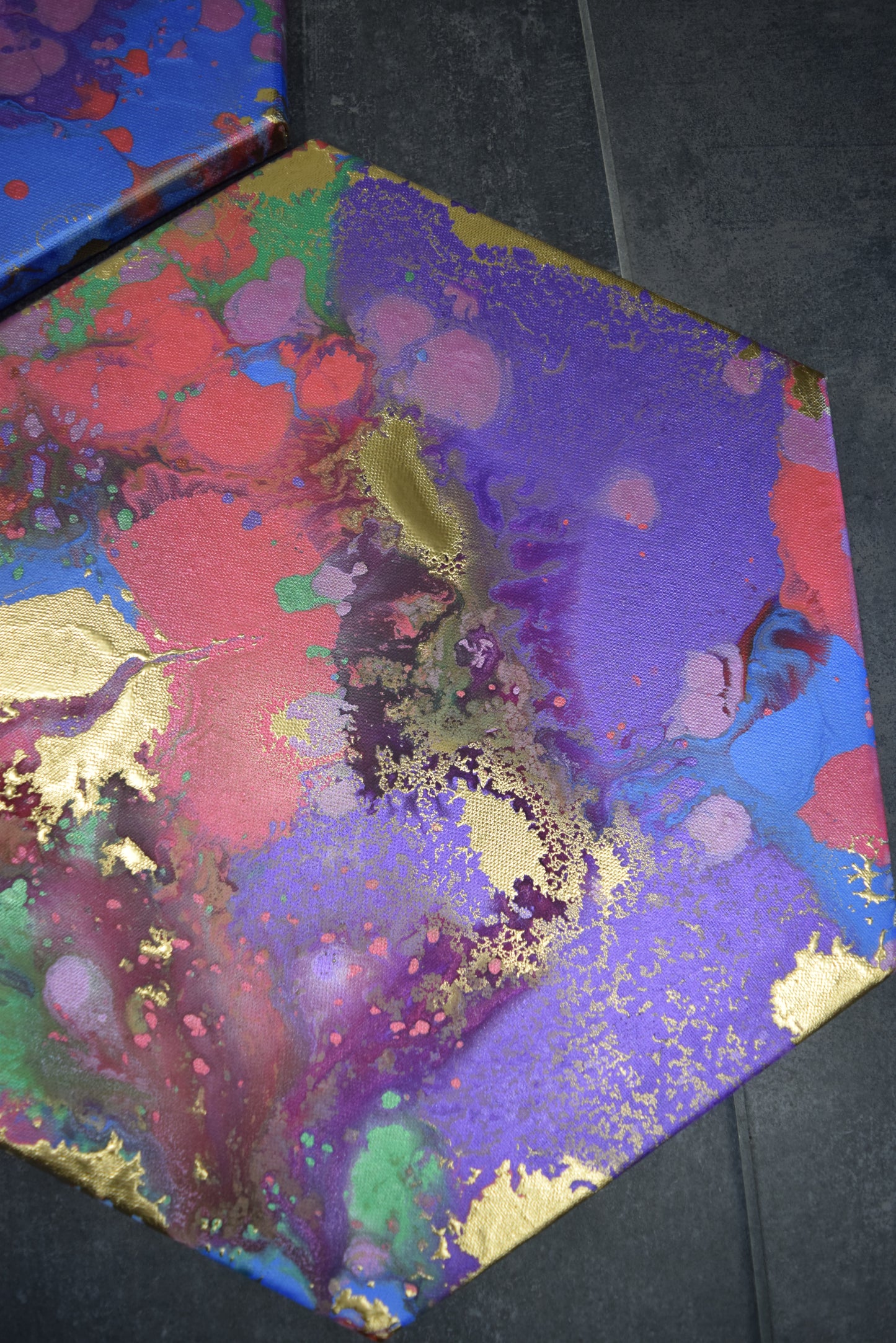 Leinwand Wandbild Acryl Arcylpouring Aryclleinwand mit Gold Highlights "six-colored"