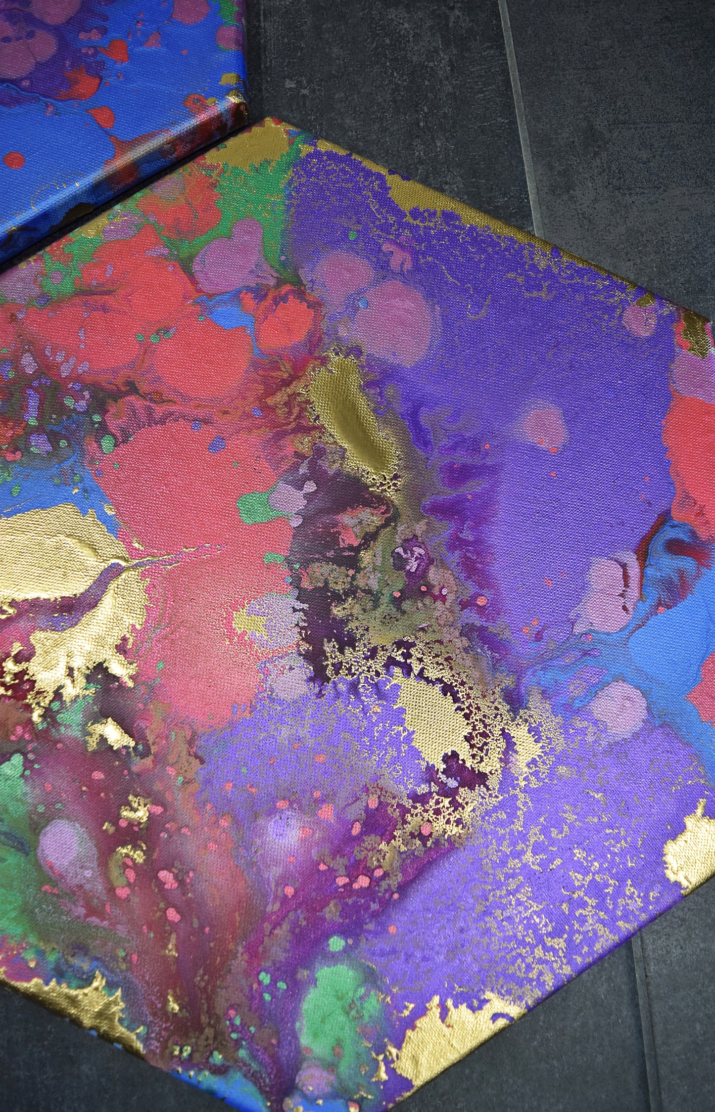 Leinwand Wandbild Acryl Arcylpouring Aryclleinwand mit Gold Highlights "six-colored"