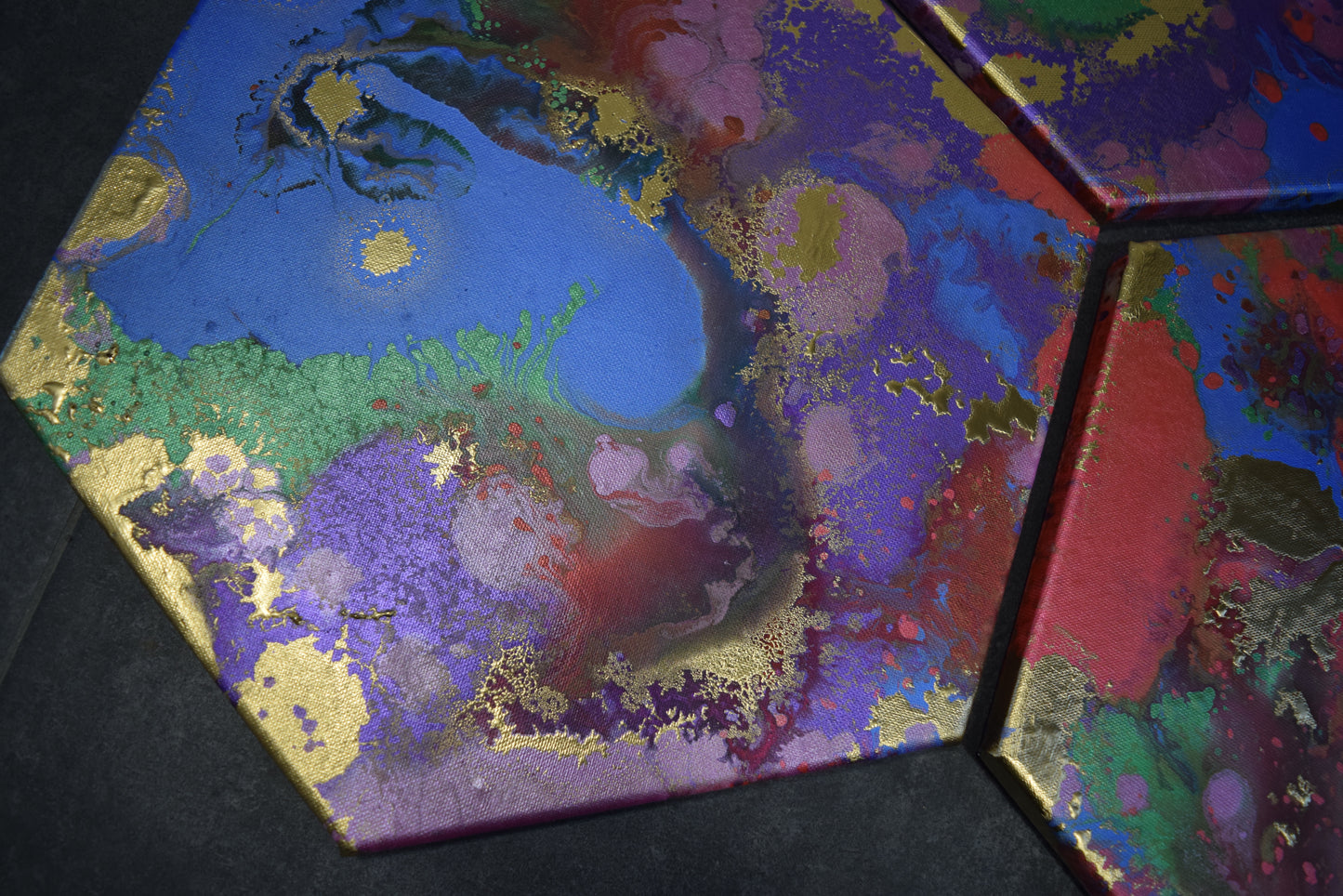 Leinwand Wandbild Acryl Arcylpouring Aryclleinwand mit Gold Highlights "six-colored"