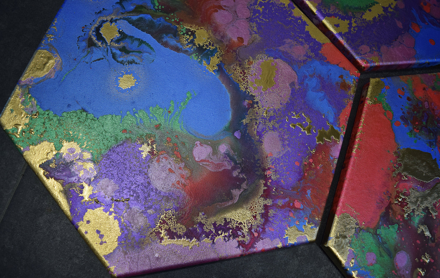 Leinwand Wandbild Acryl Arcylpouring Aryclleinwand mit Gold Highlights "six-colored"
