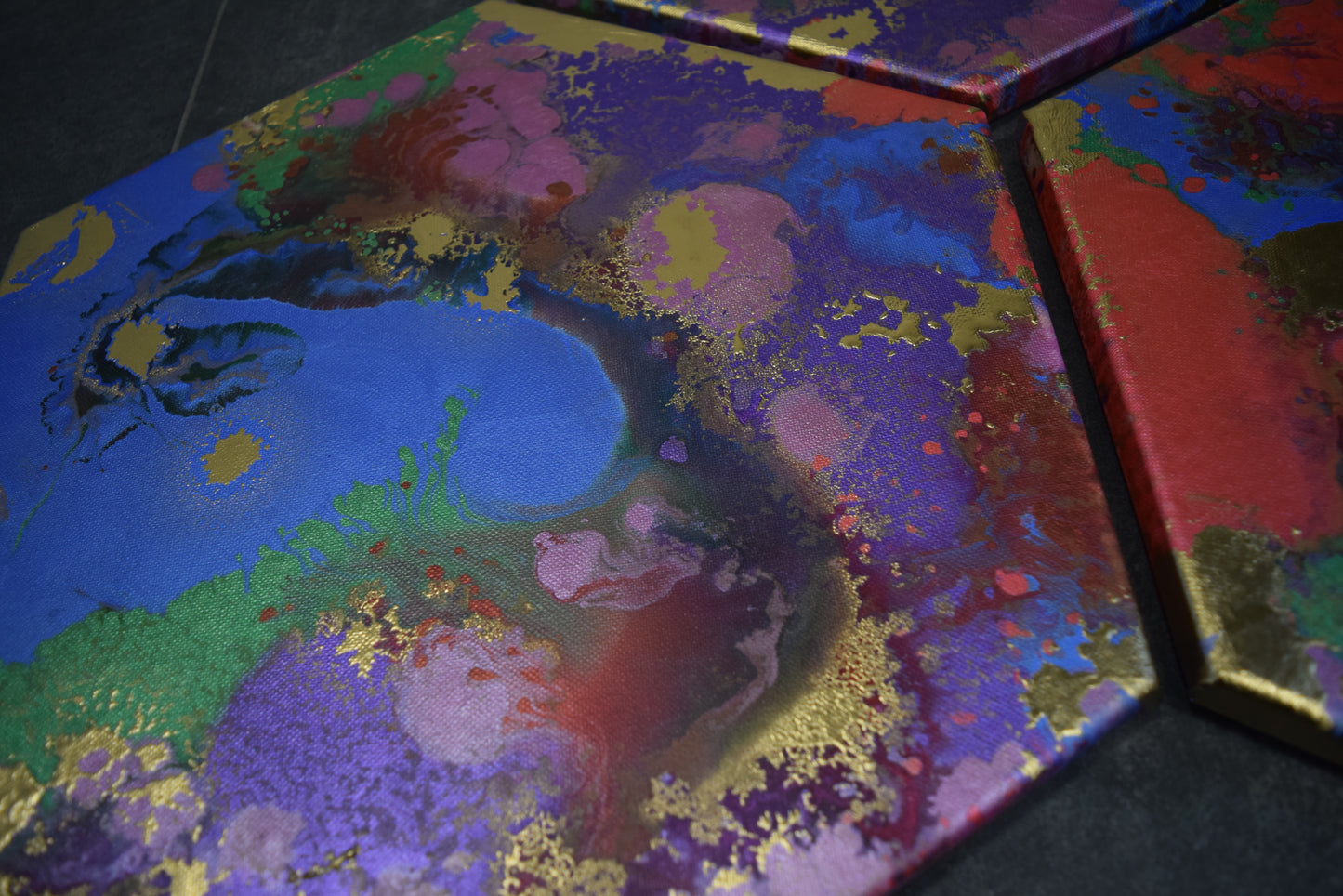 Leinwand Wandbild Acryl Arcylpouring Aryclleinwand mit Gold Highlights "six-colored"
