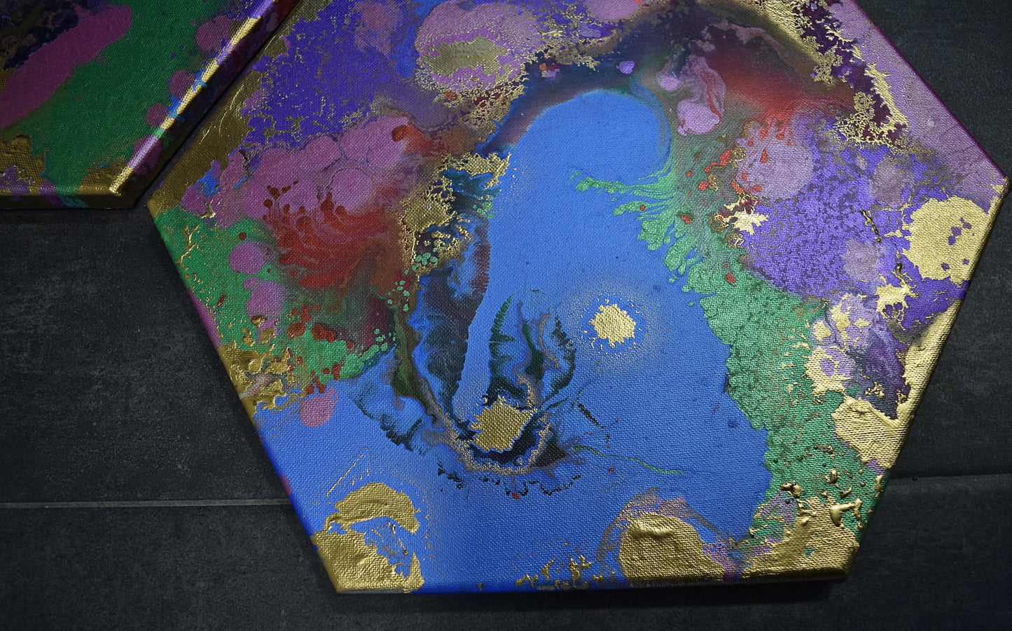 Leinwand Wandbild Acryl Arcylpouring Aryclleinwand mit Gold Highlights "six-colored"