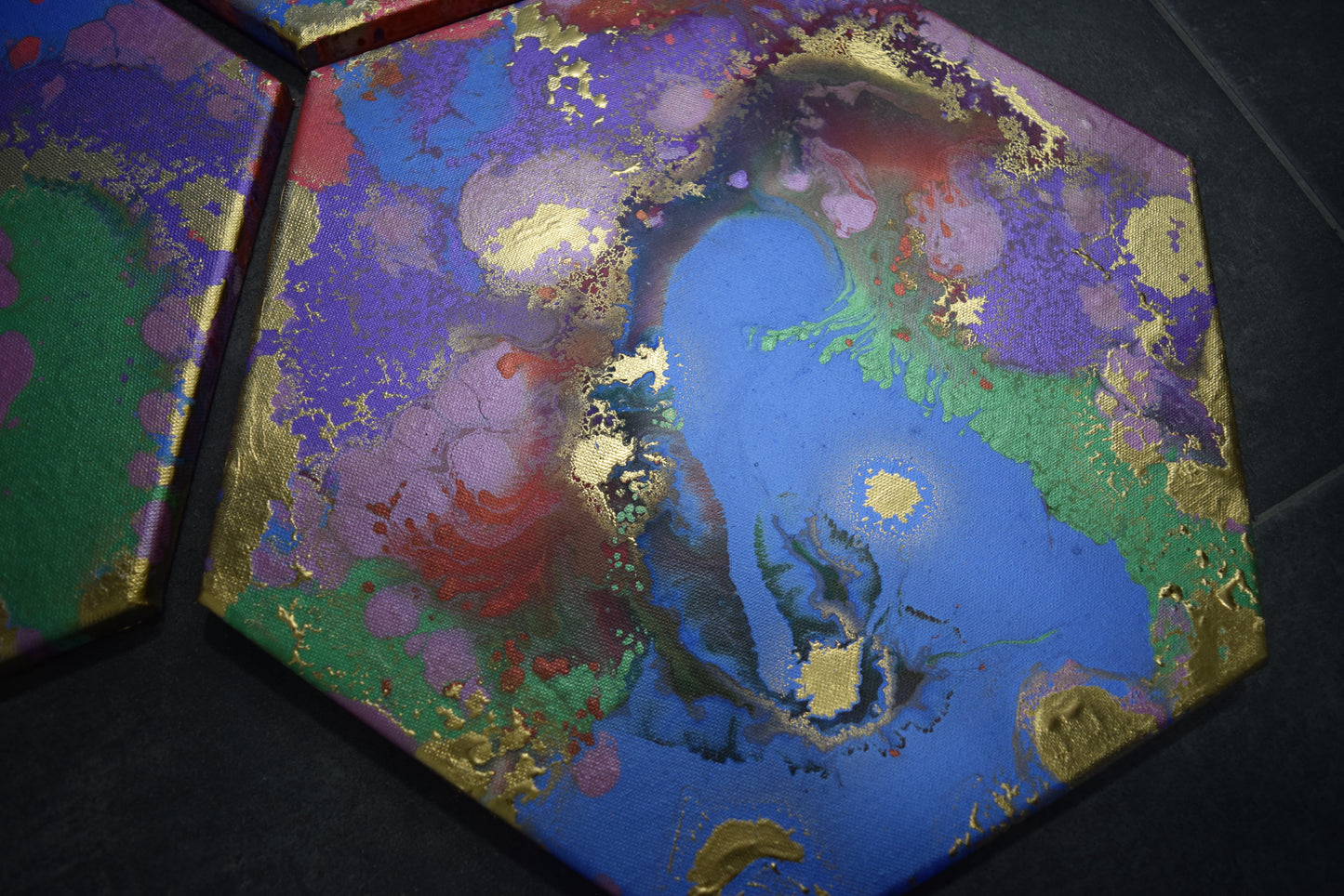 Leinwand Wandbild Acryl Arcylpouring Aryclleinwand mit Gold Highlights "six-colored"