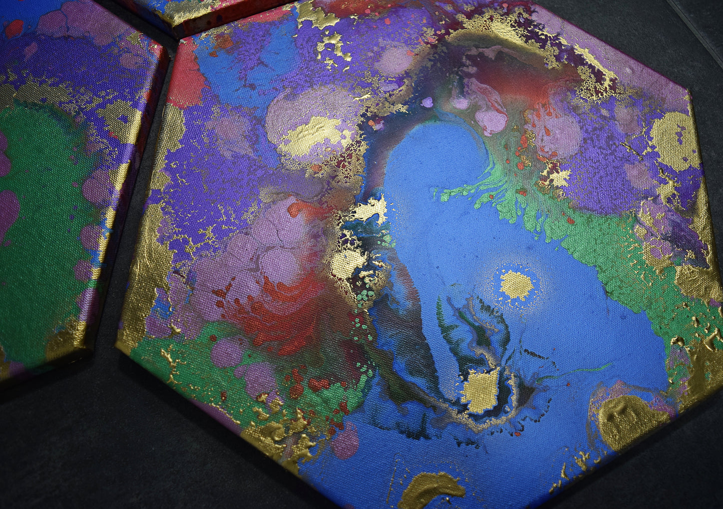 Leinwand Wandbild Acryl Arcylpouring Aryclleinwand mit Gold Highlights "six-colored"