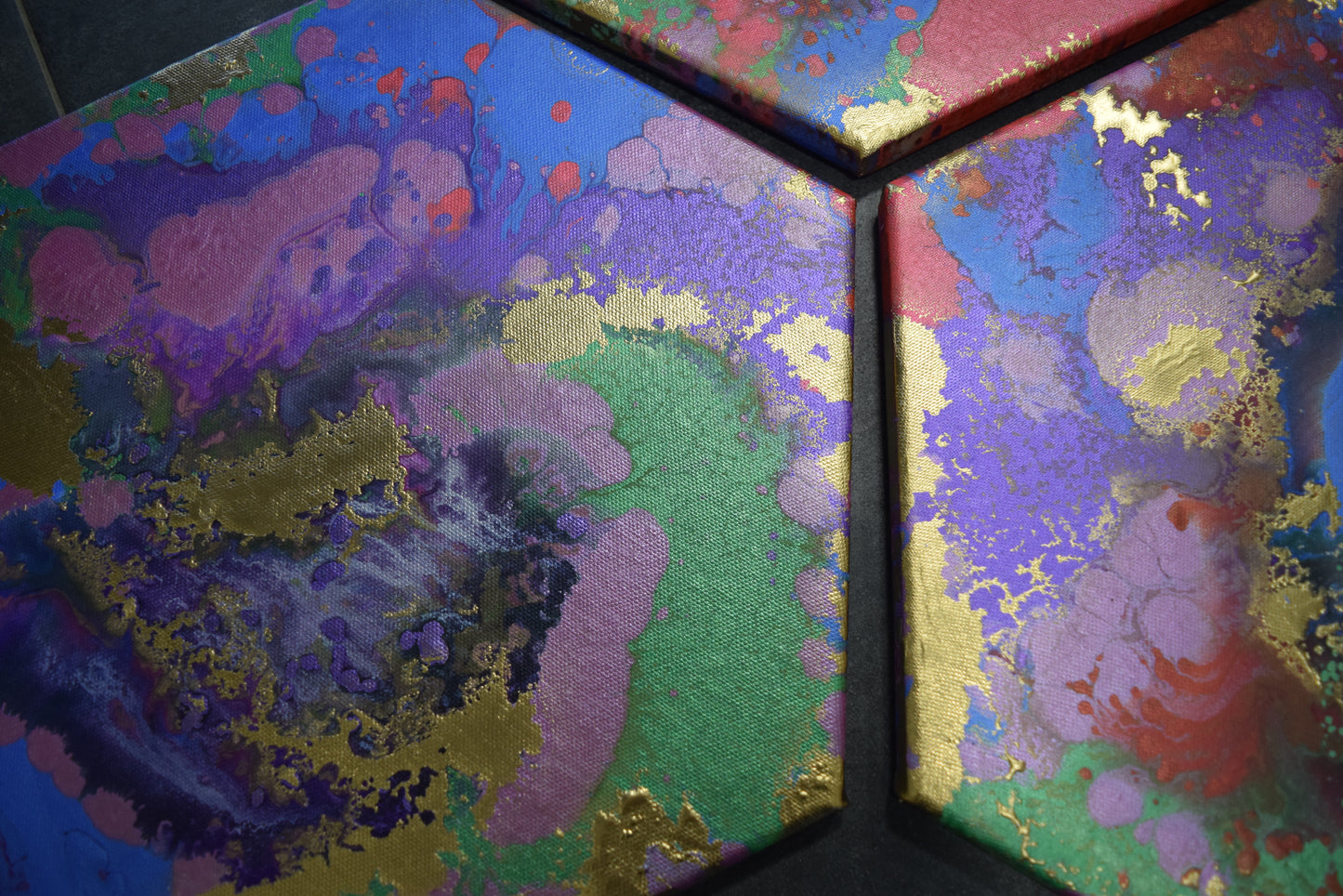 Leinwand Wandbild Acryl Arcylpouring Aryclleinwand mit Gold Highlights "six-colored"