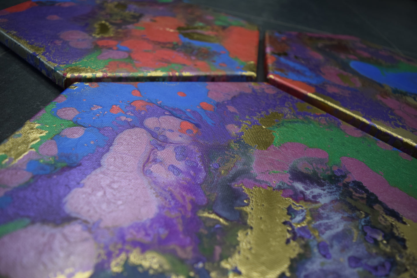 Leinwand Wandbild Acryl Arcylpouring Aryclleinwand mit Gold Highlights "six-colored"