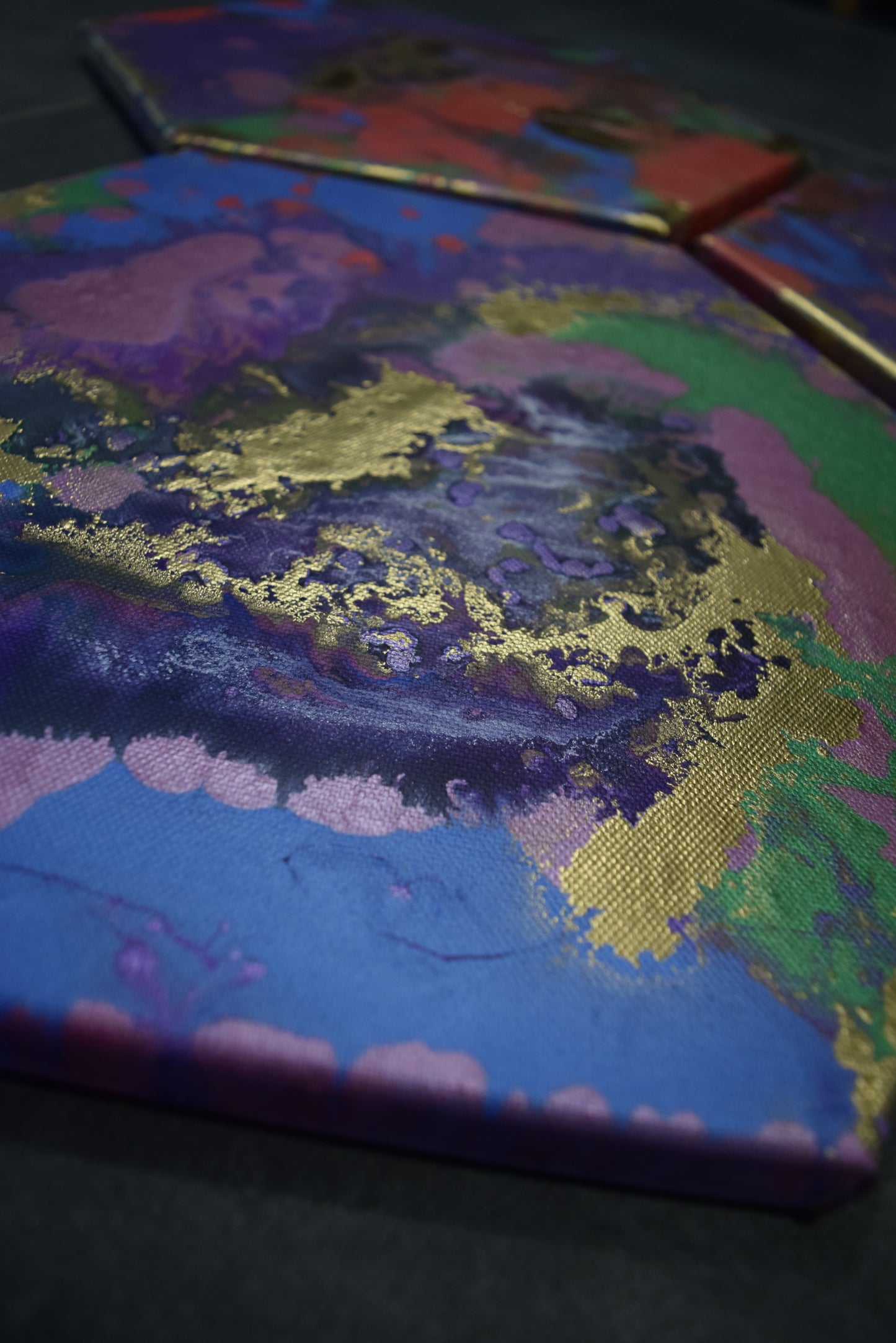 Leinwand Wandbild Acryl Arcylpouring Aryclleinwand mit Gold Highlights "six-colored"