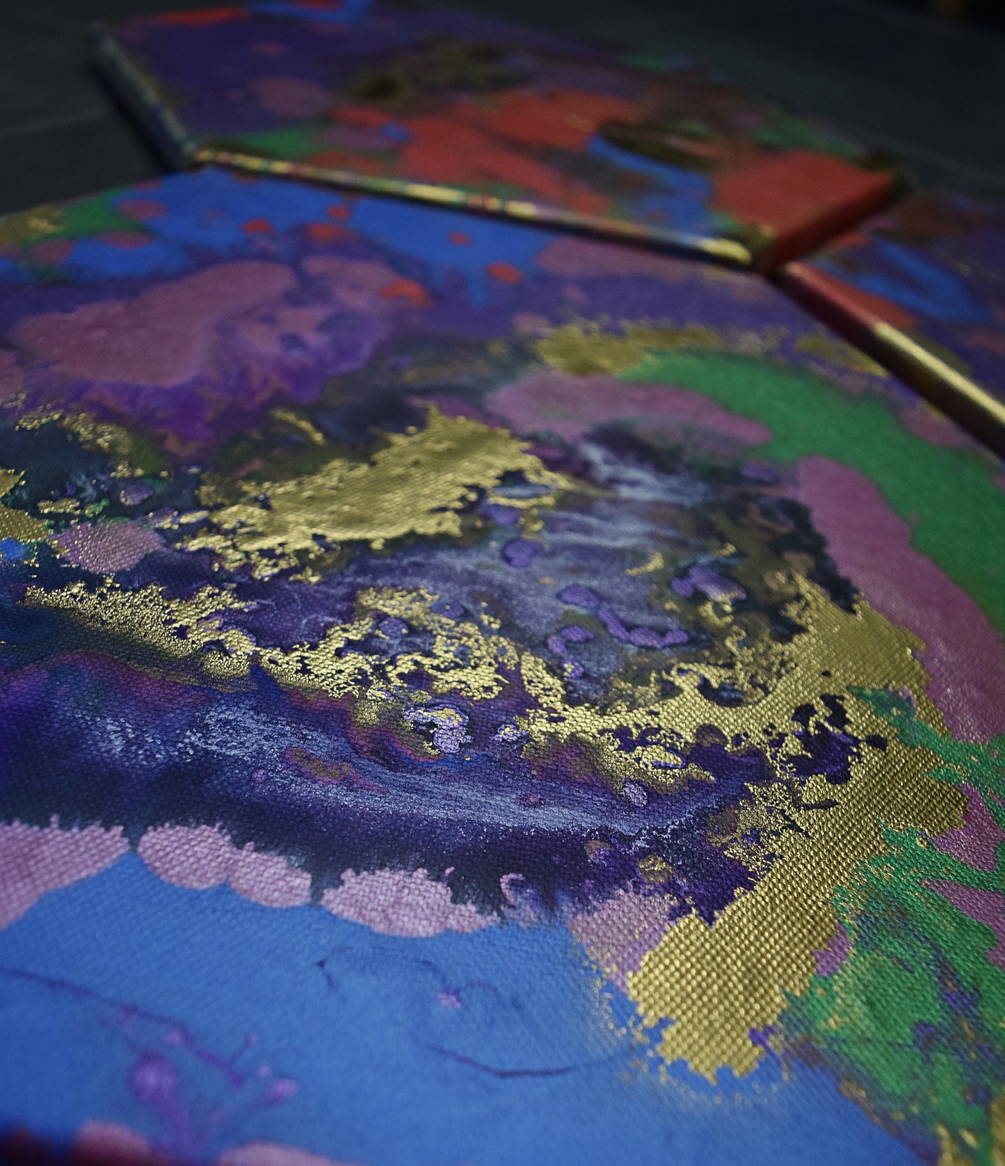 Leinwand Wandbild Acryl Arcylpouring Aryclleinwand mit Gold Highlights "six-colored"