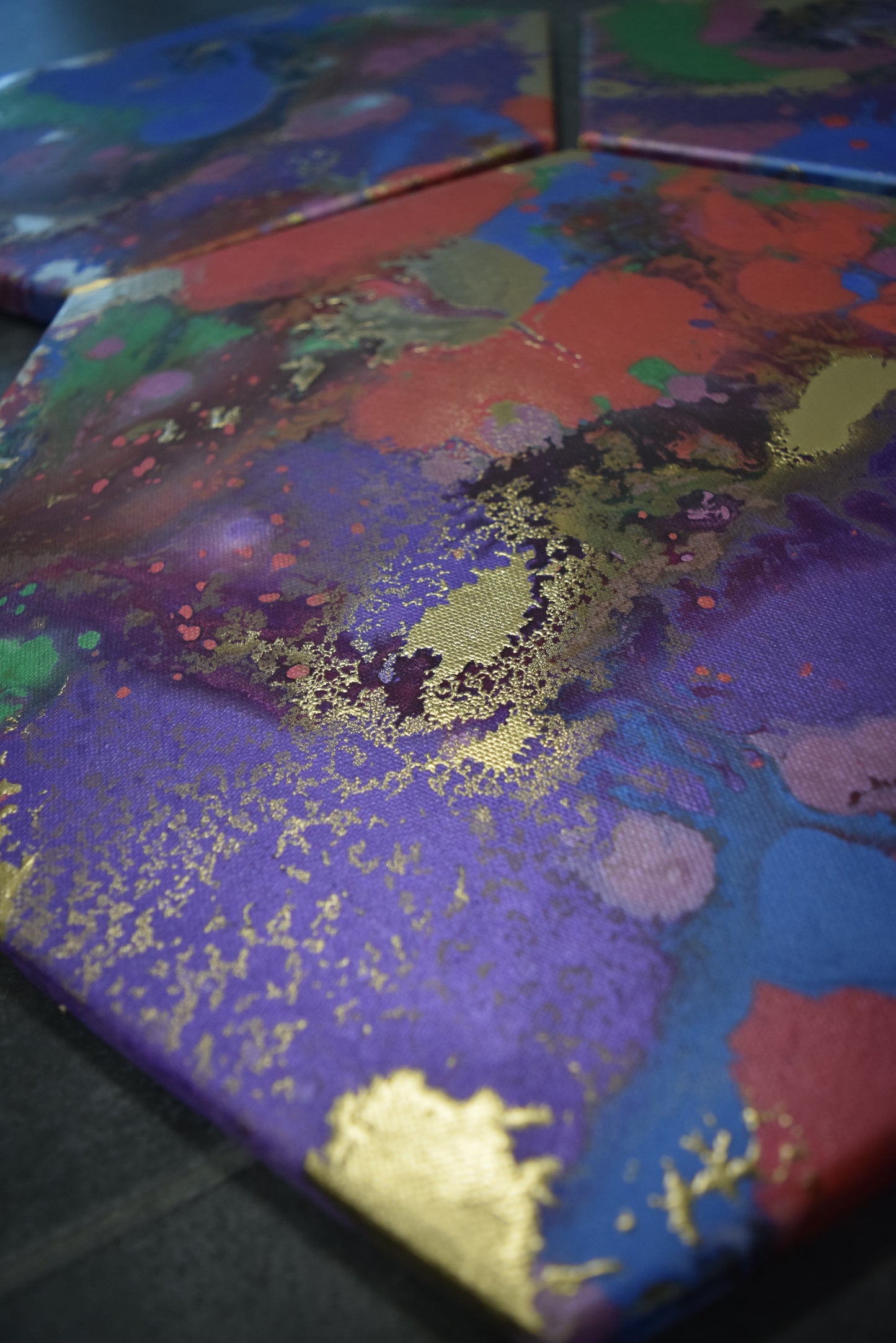 Leinwand Wandbild Acryl Arcylpouring Aryclleinwand mit Gold Highlights "six-colored"