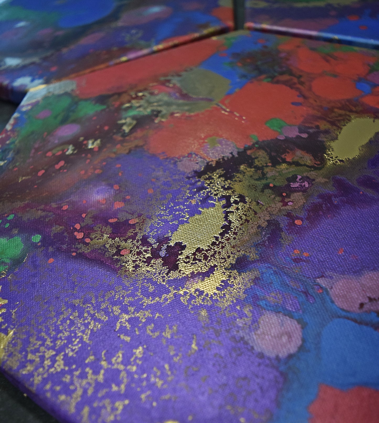 Leinwand Wandbild Acryl Arcylpouring Aryclleinwand mit Gold Highlights "six-colored"