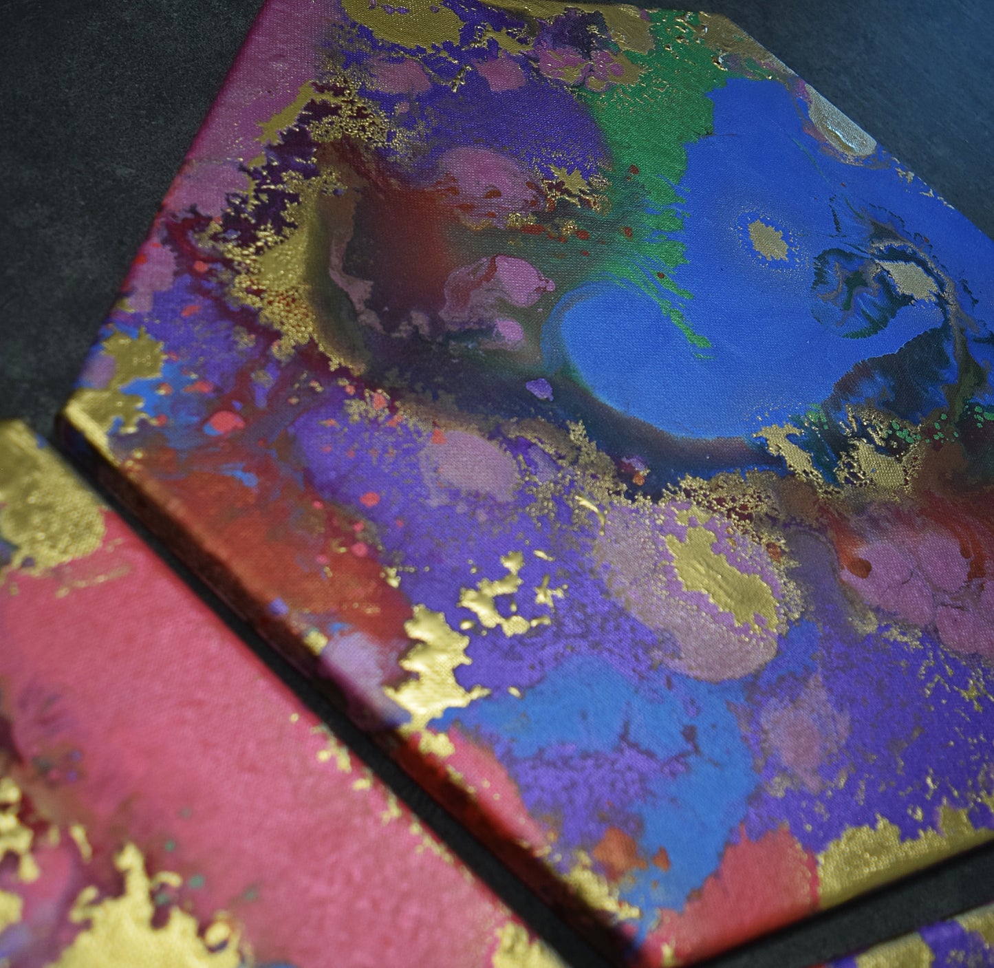 Leinwand Wandbild Acryl Arcylpouring Aryclleinwand mit Gold Highlights "six-colored"